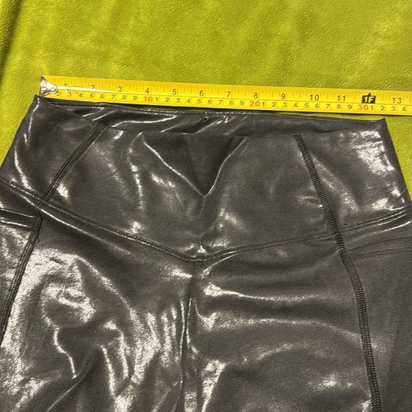 2pk Women’s Victoria Secret Leggings Sz Medium Black and Multi Color - Picture 4 of 10